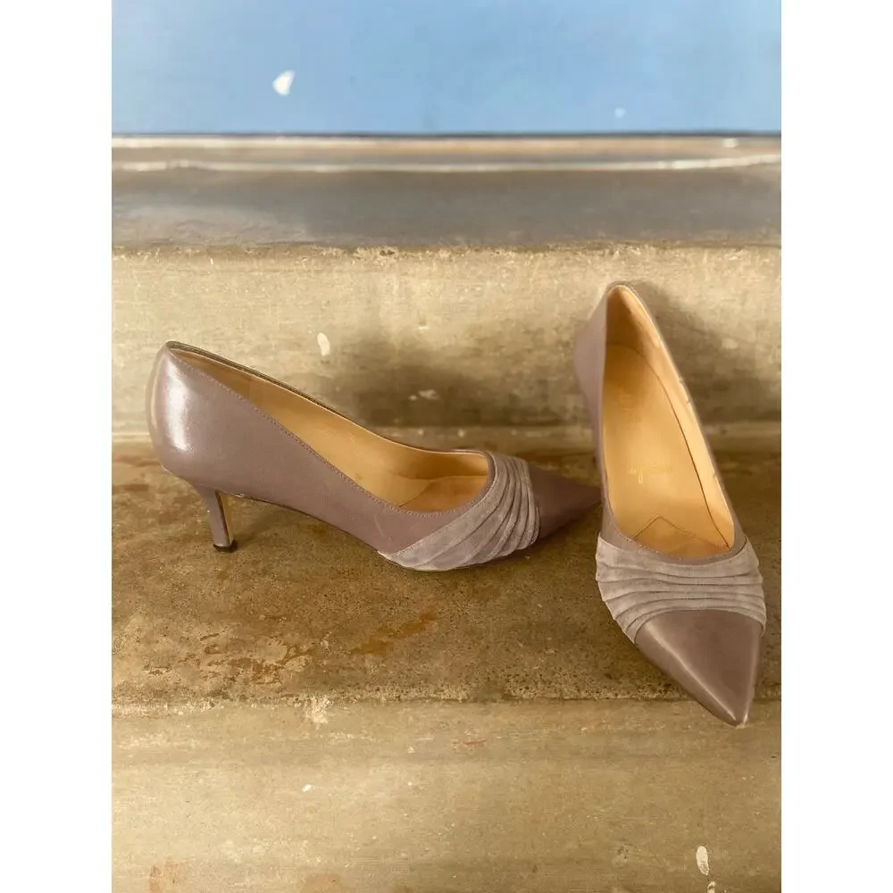 Trotters Signature gray leather and suede classic pump